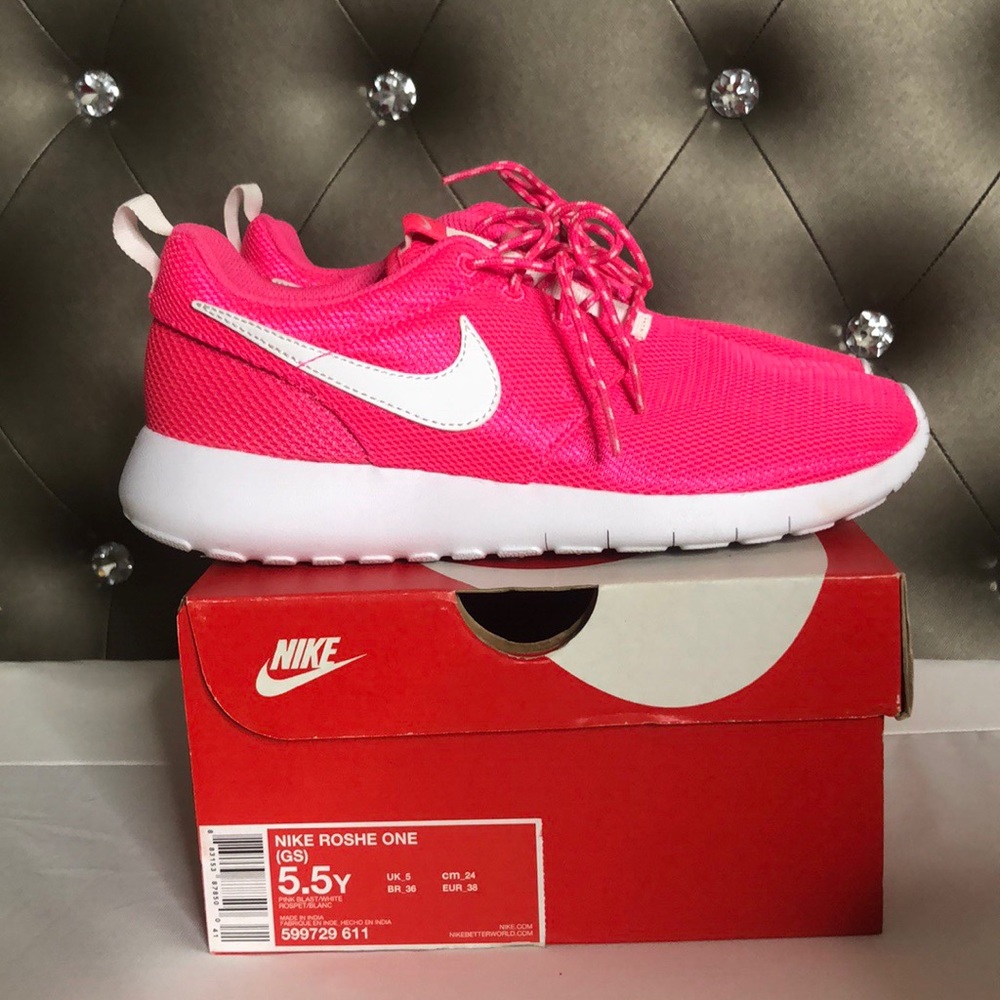 (Brand NEW) NIKE ROSHE ONE (GS) GRADESCHOOL